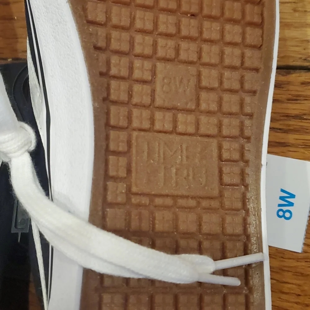Wide width memory foam sneaker size 8W - Picture 4 of 4